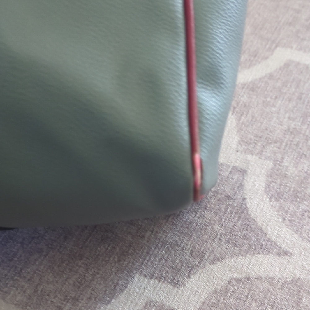 Valentino Garavani Style Green and Red Duffel Bag - Picture 14 of 17
